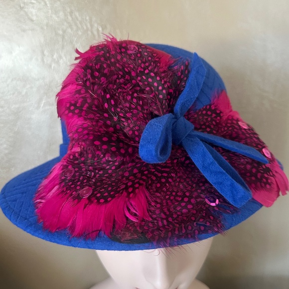 EXCITING DESIGNER 1960s\' ROYAL BLUE FELT HAT + FUCHSIA/BLACK FEATHERS main image 10